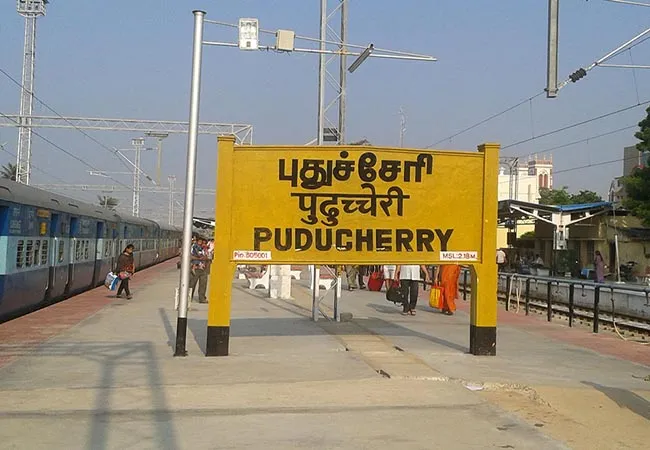 PUDUCHERRY LAWSPET, UNIVERSITY PROFESSOR HOME THIEF GOLD AND MONEY
